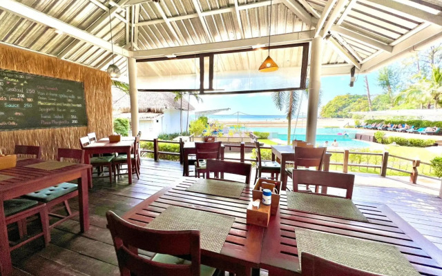 Twin Bay Resort