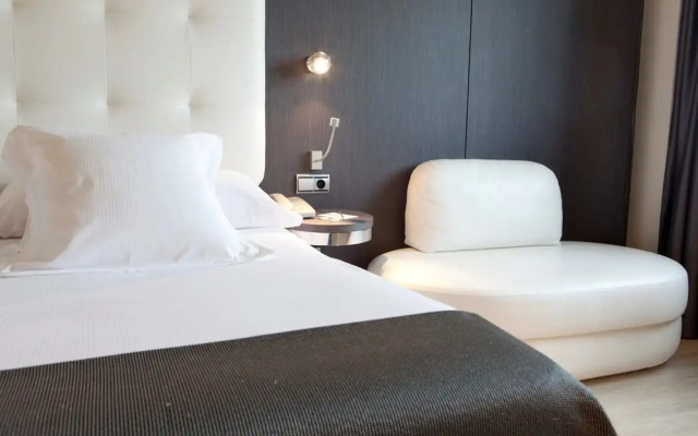 Hotel Maydrit Airport