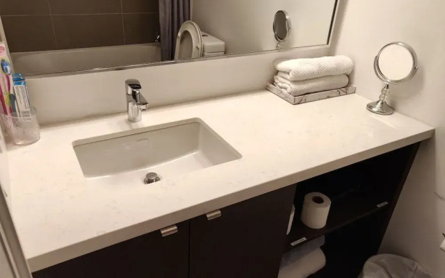 Amazing Royal Suites Yorkville
