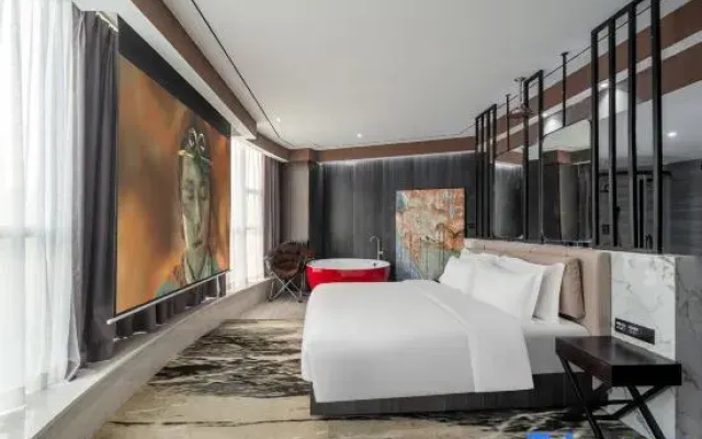 TOWO Shangpin Hotel (Xi'an Line 1 Kaiyuanmen Subway Station)
