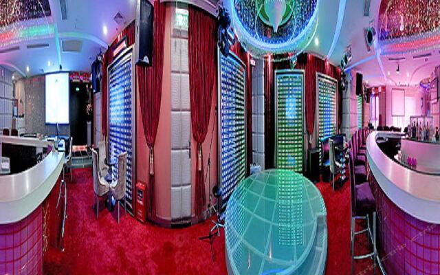 Rich Hotel