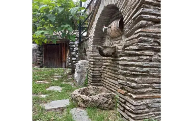 Potamolithos Suites
