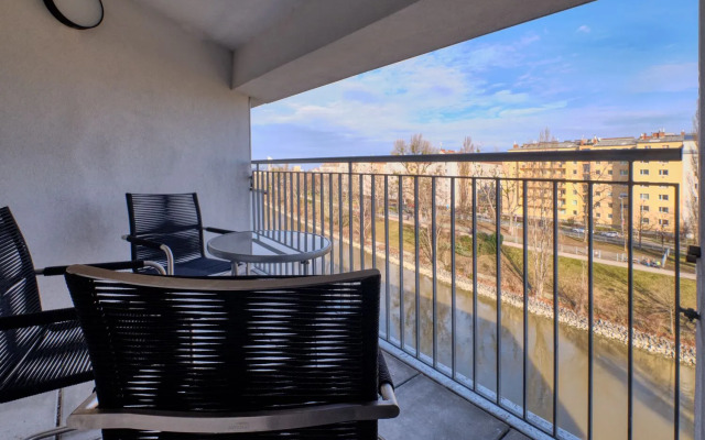 URBAN ISLAND - Riverside Apartments