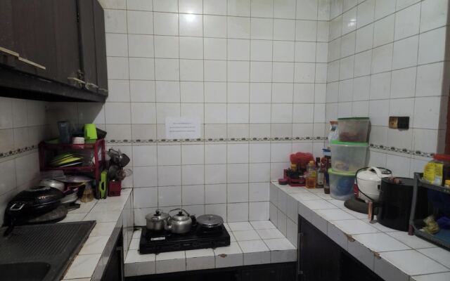 OYO Life 93979 Gubeng Homestay Syariah