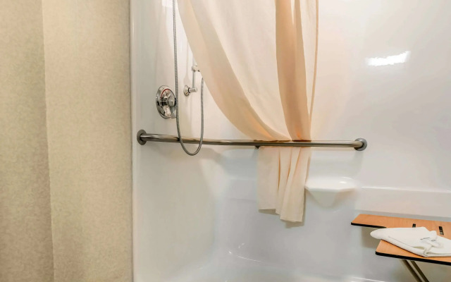 Rodeway Inn & Suites Tomahawk