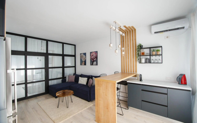 Monochrome Style Central Apartment