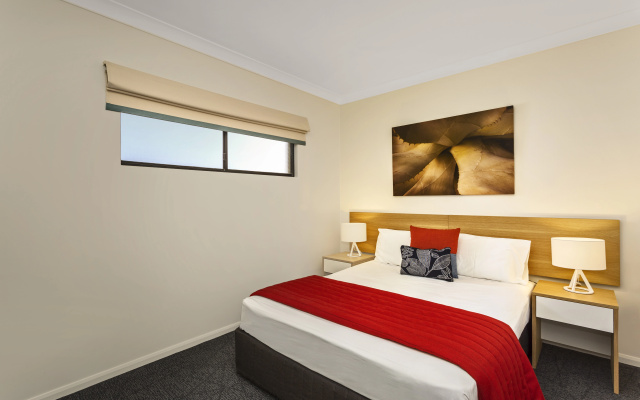 MainStay Suites Townsville – Guest Rooms – South Townsville