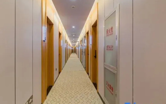 Super 8 Hotel Beijing WuDaoKou Geosciences University