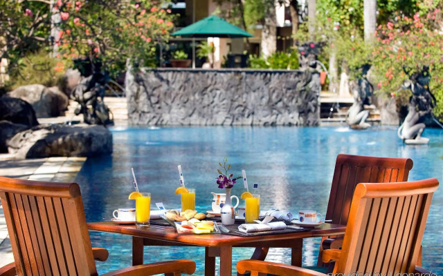 Novotel Surabaya - Hotel & Suites