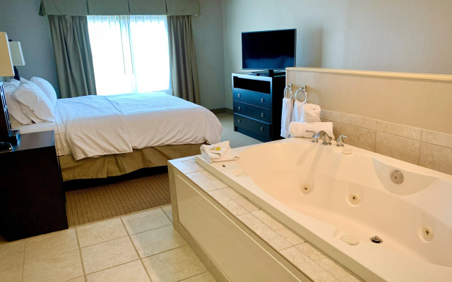 Holiday Inn Express Hotel & Suites Olathe North by IHG