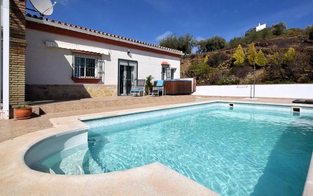 Spacious Villa with Hot Tub in Arenas