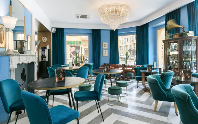 The Jay Hotel by HappyCulture
