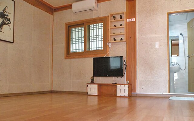 Danyang Hanok Happiness Pension
