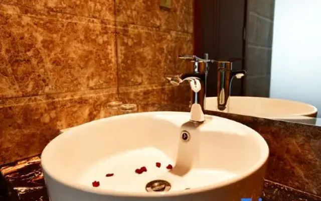 Yanhong Hotel (Jiayuguan Xiongguan Plaza)