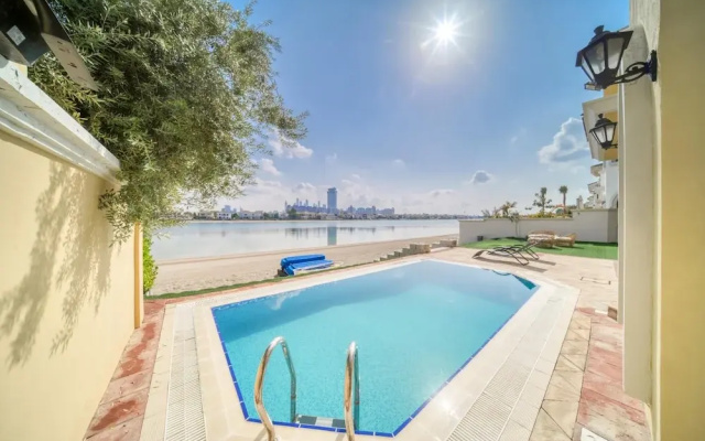 Exclusive 6BR Palm Villa w Private Pool and Beach