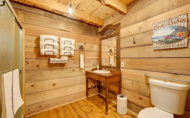 antlers Point Cabin w/ Patio & Grill in Branson