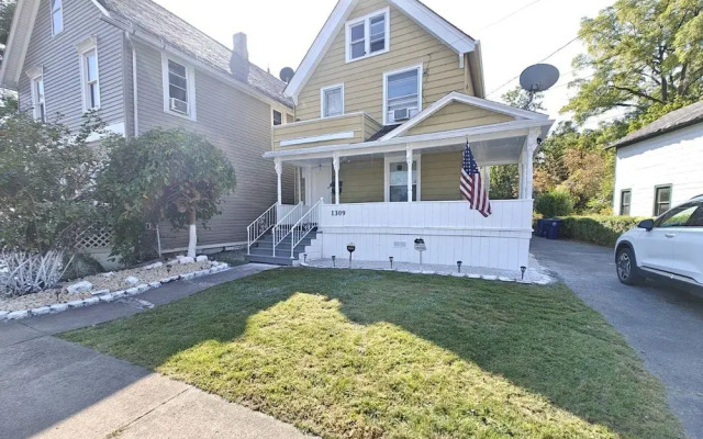 Niagara Falls Getaway: Perfect Place To Unwind 2 Bedroom Home by RedAwning