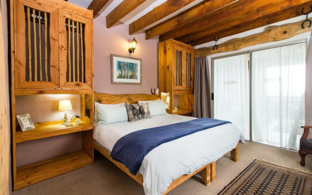T'Niqua Stable Inn