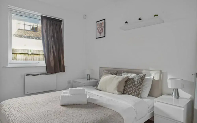 King's Cross Apartment with Terrace