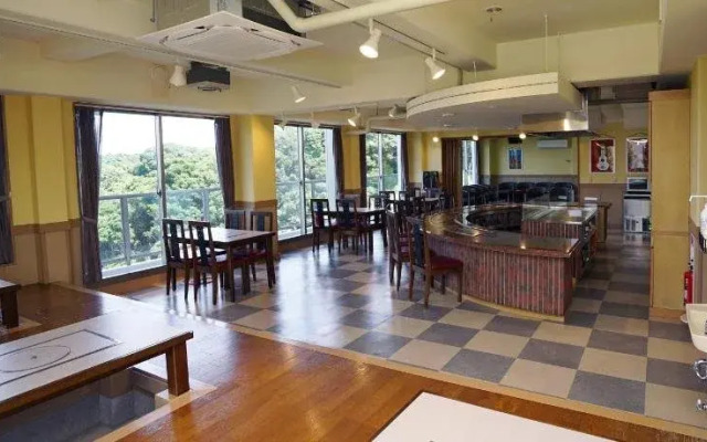 Tobi Hostel and Apartments