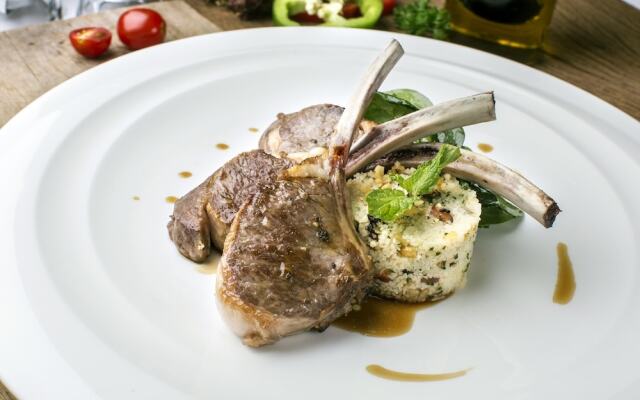 Shangri-La Hotel Bangkok, Serviced Apartments