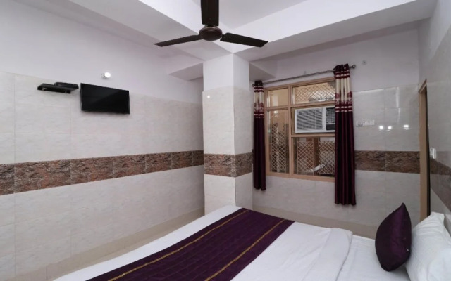 OYO 12911 New Capital Inn