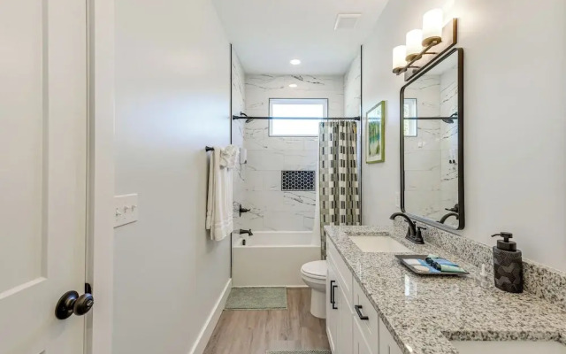 2 Mi to Gulf: Home w/ Sauna, Garden in Panama City