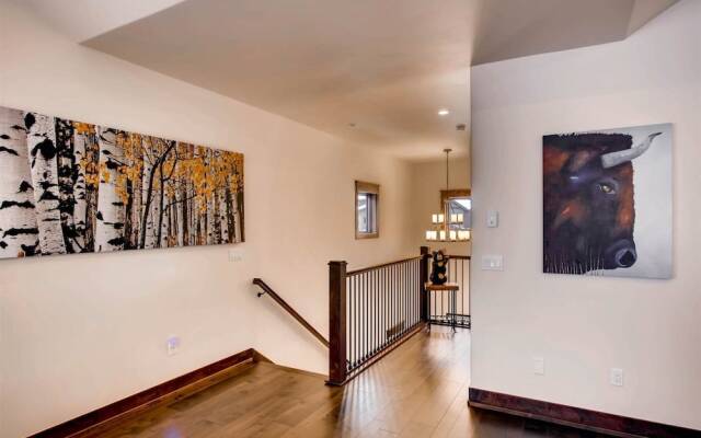 Spacious 3 Bedroom Townhome in River Run Village Within Walking Distance to Gondola and Restaurants