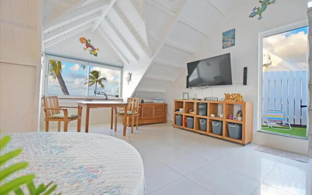 Deja Blue - Comfortable Beachfront condo