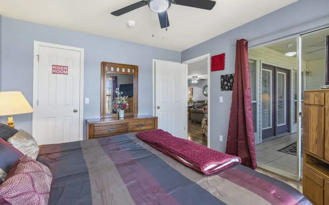 Sunroom Serenity - Community Pool