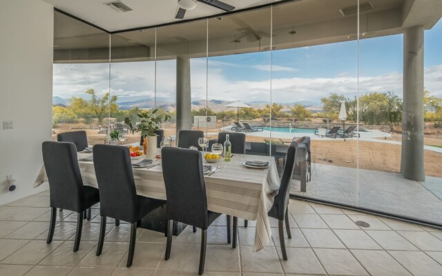 Fallbrook by Avantstay | Luxury Home on 40acres W/Pool, Putting Green & Rooftop