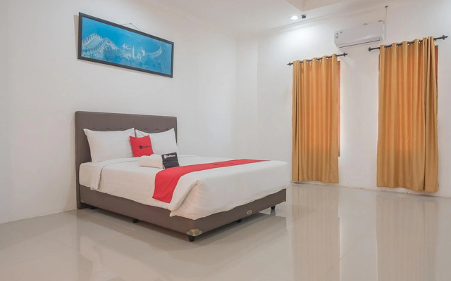 RedDoorz near Jatinangor Town Square – Guest Rooms – Sumedang
