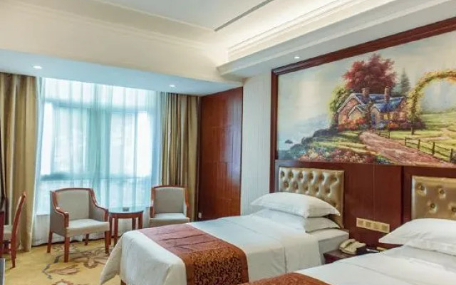 Vienna Hotel (Jishou Railway Station)