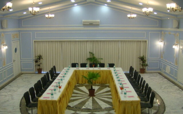 Cama Rajputana Club Resort