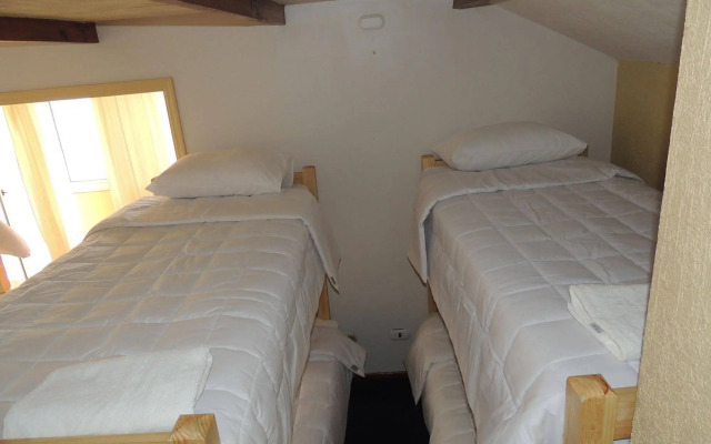 Jaguar Hostel + Living