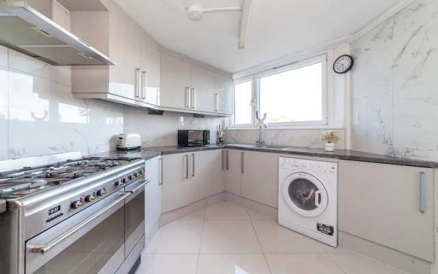 Spacious 4 bed flat in Chelsea