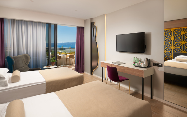 Amphora Hotel