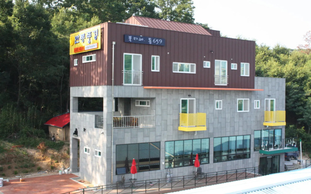 Andong Poong-gyung HOSTEL n LIBRARY