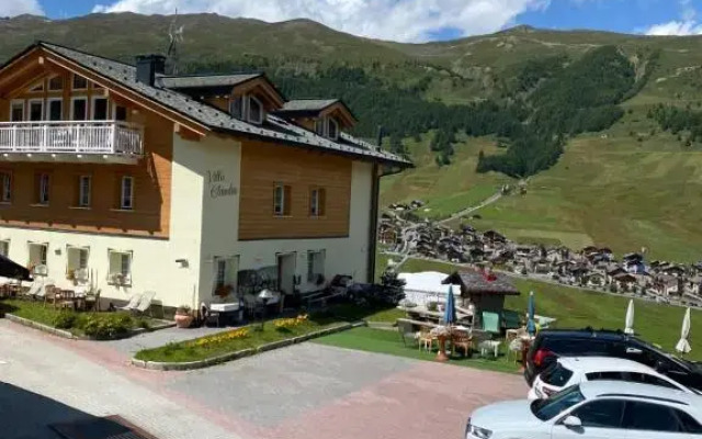 Villa Claudia Apartments