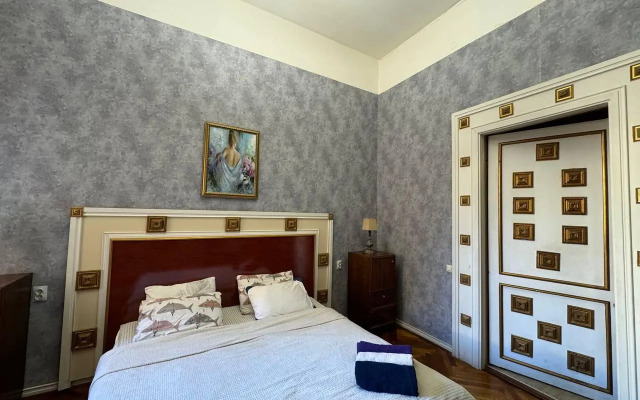 Апартаменты на 1-ой линии Васильевского острова