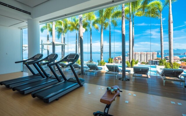 Pier 57-706 Spectacular Penthouse Romantic Zone Ocean Views