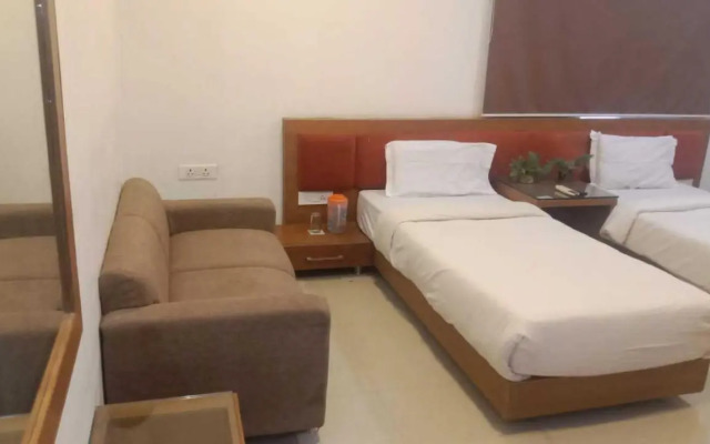 Pop 90621 Hotel Vedant