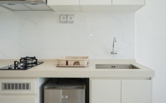 Elegant and Homey Studio at Sky House BSD Apartment