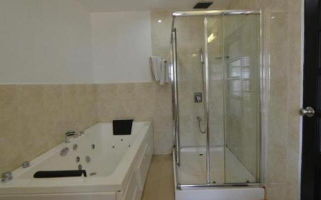 Silver Sands Hide Away