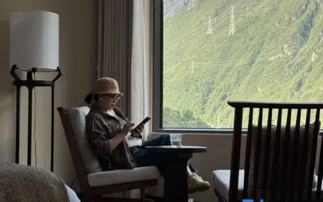 Shiwai Qilan Homestay (Kangding Love Song Square Liuliu City)