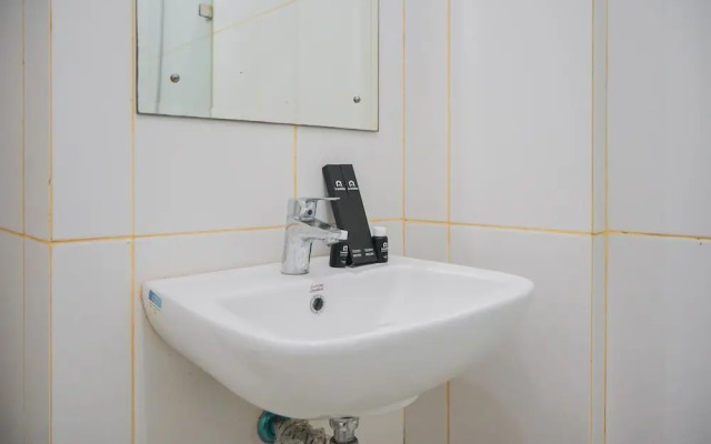 Cozy Studio Apartment at Tamansari Skylounge near Soetta Airport