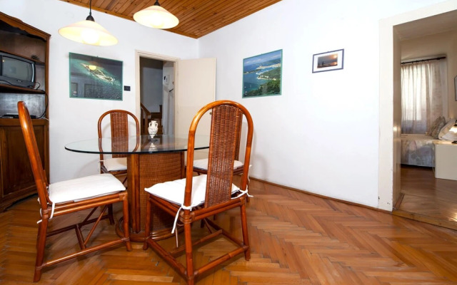 Carera Seaview Apartments