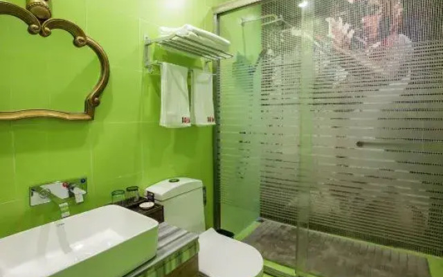 Yueyang Qingcheng Theme Hotel