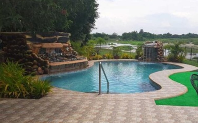 Monty's Riverside View Resort by Cocotel