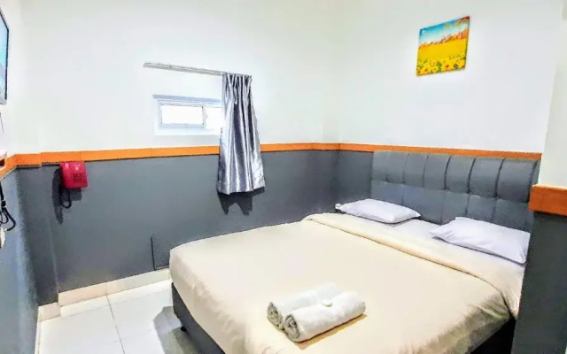 B Shaw Hotel